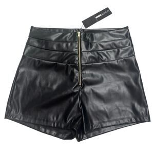 🖤 Fashion Nova Black Faux Leather High Waist Zip Front Shorts NWT 🤍 Size M ✨